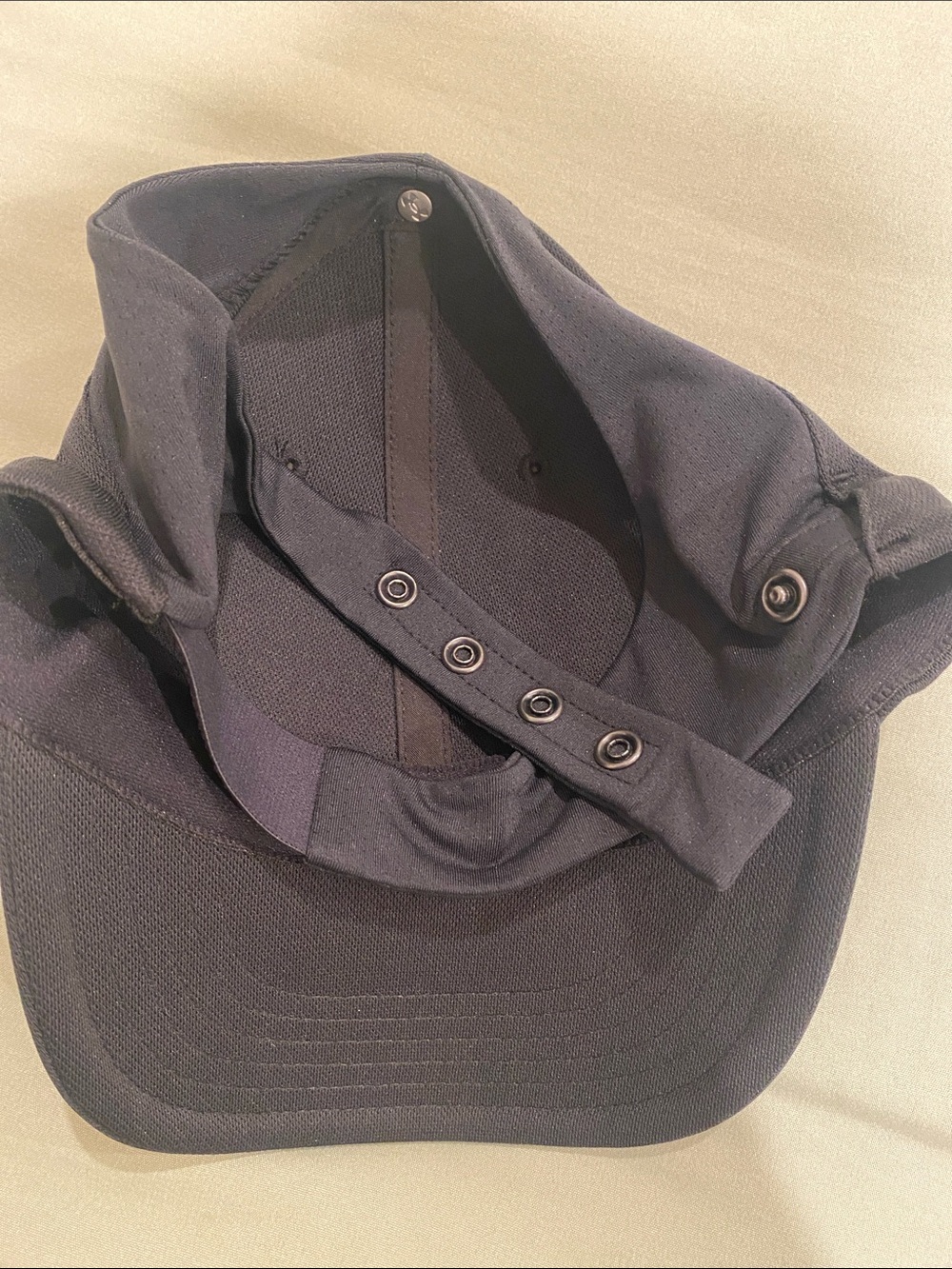 Under Armour Women’s Black Hat with White Logo - Picture 4 of 4